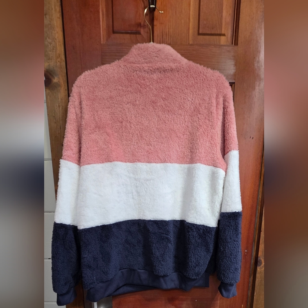 Colorblock Fleece Pullover - Picture 2 of 2